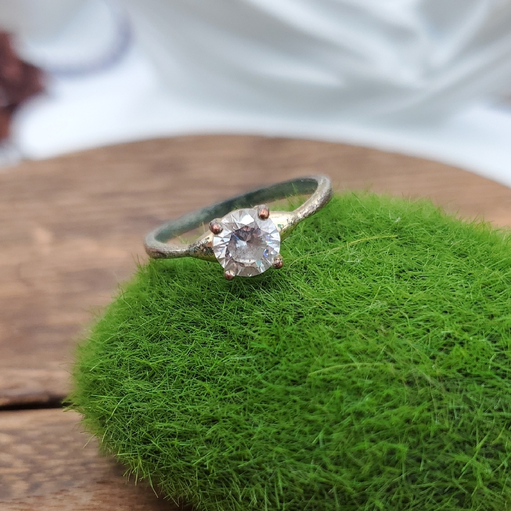Elegant Silver Solitaire Ring Size‎ 7 R818